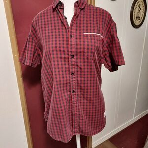 Vintage Adam Levine M VGC Black and red checkered Pit to pit 21 1/2